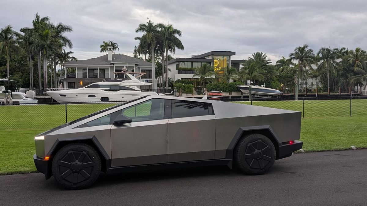 2024 Cybertruck (Tesla) from the RoboRide fleet